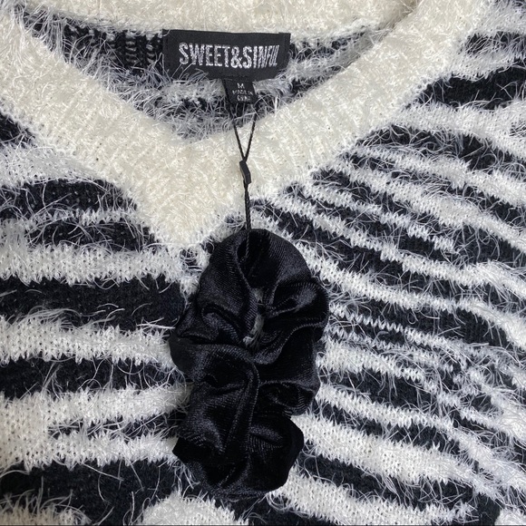Sweet & Sinful medium zebra sweater - Picture 3 of 4